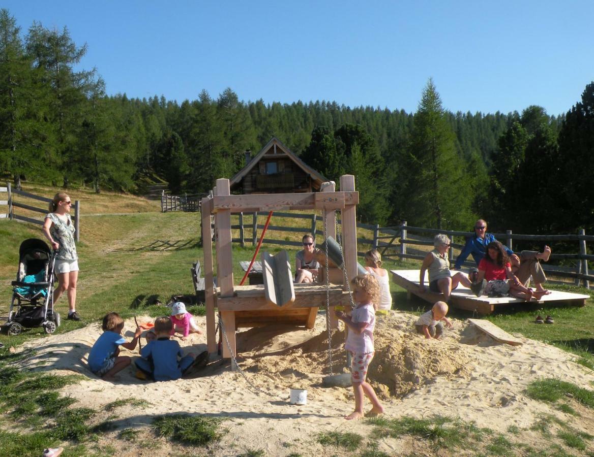 Hiasl Zirbenhuette Hotel Hochrindl Bagian luar foto