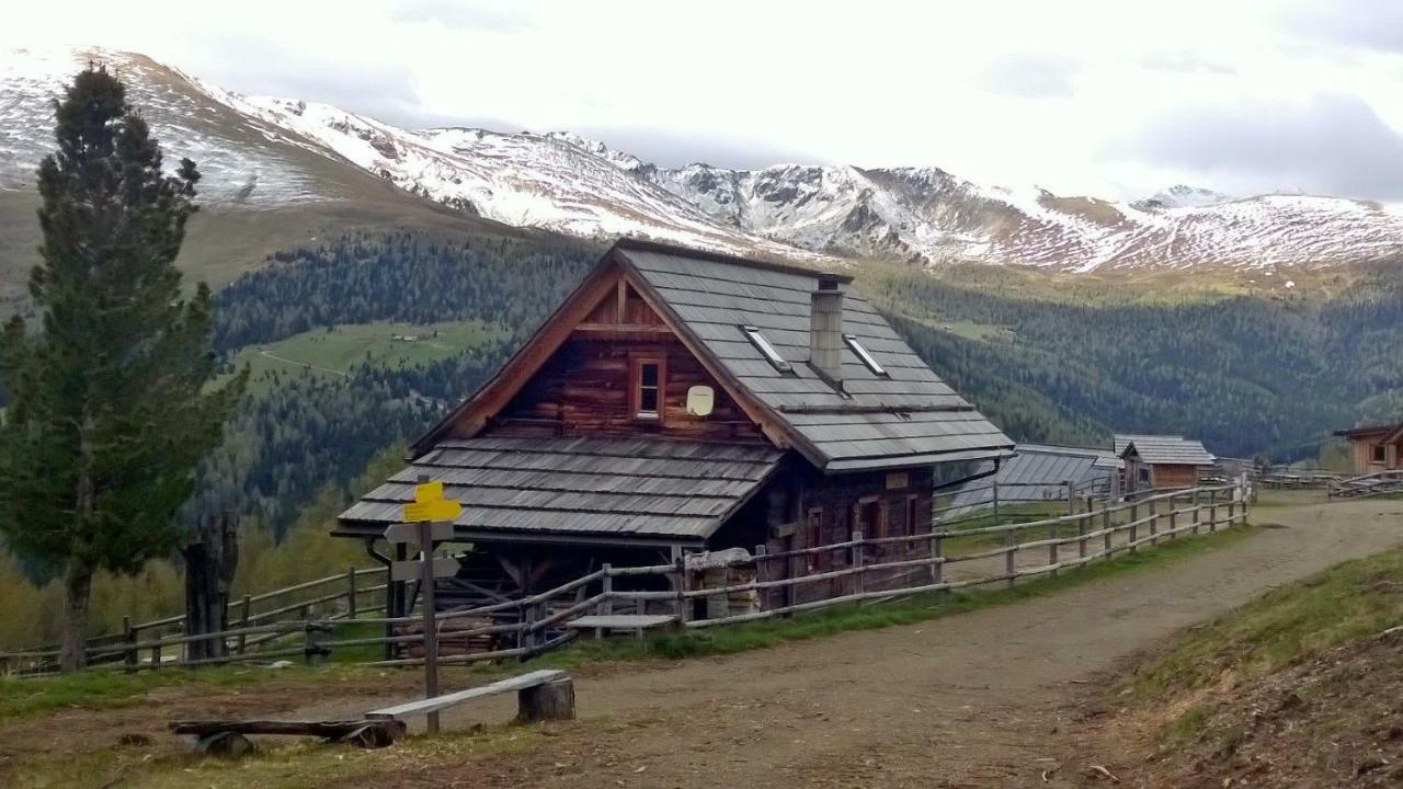 Hiasl Zirbenhuette Hotel Hochrindl Bagian luar foto