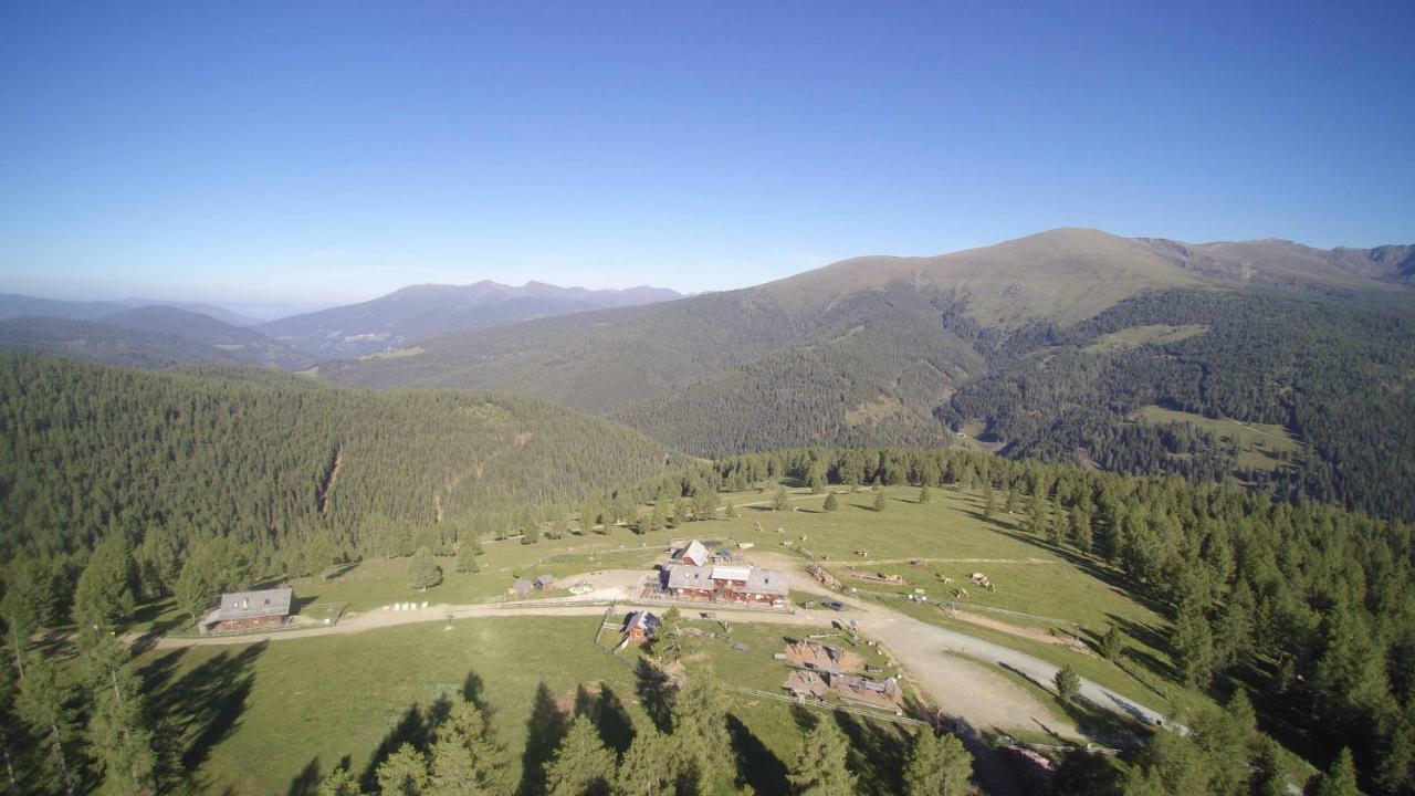 Hiasl Zirbenhuette Hotel Hochrindl Bagian luar foto